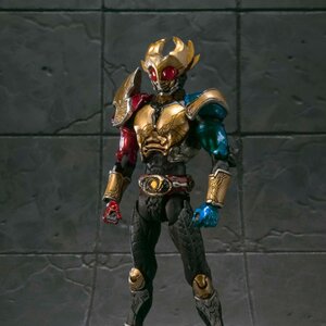 S.I.C. Kamen Rider Agito Trinity Form