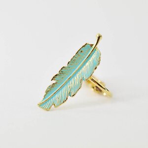 ma chére cosette? RELe's Feather Motif Ear Cuff Green