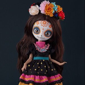Harmonia bloom Seasonal Doll Gabriela
