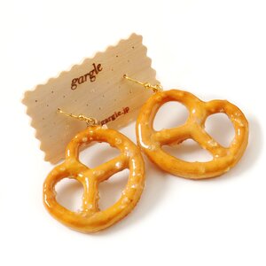 gargle Pretzel Earrings Plain