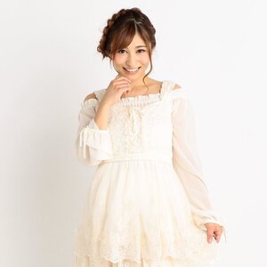 LIZ LISA Lace Off-Shoulder Top White