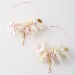 Honey Salon Flower Hoop Earrings White