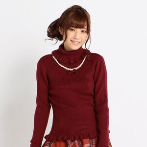 LIZ LISA Ruffle & Pearl Turtleneck Bordeaux