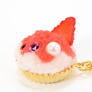 Q-pot. Parlor Shaved Ice Necklace Strawberry