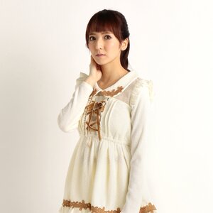 LIZ LISA Flower Applique Top White
