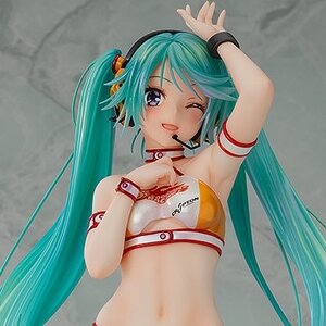 Racing Miku 2010 Ver. Art by Kentaro Yabuki 1/7 Scale Figure