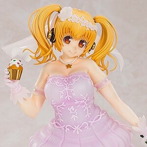 Super Pochaco: Wedding Ver. 1/5 Scale Figure