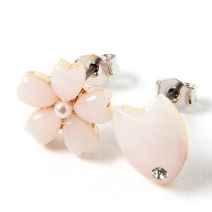 Osewaya Sakura Flower Earrings Light Pink