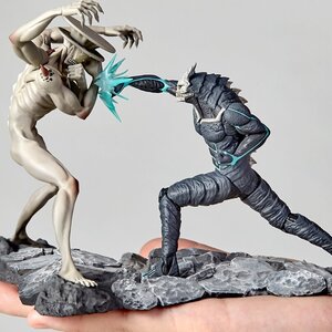 Kaiju No. 8 vs Kaiju No. 9 1/18 Scale Figure