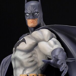 ArtFX DC Comics Batman Hush: Renewal Package Edition