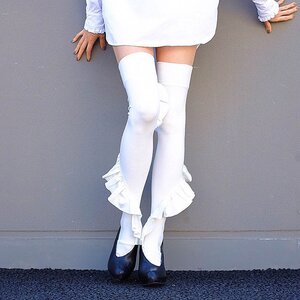 ERIMAKI SOX Frilly Knee-High Socks White