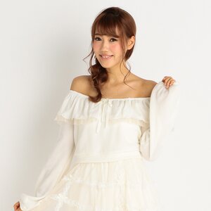LIZ LISA Frilly Long-Sleeved Top White