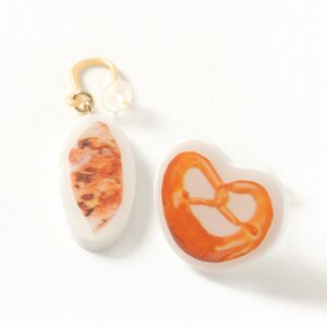 Bread Earrings 1 Pretzel