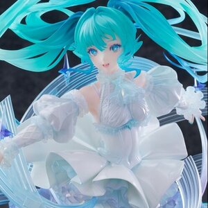 Hatsune Miku: Crystal Dress Ver. 1/7 Scale Figure [Pre-order]