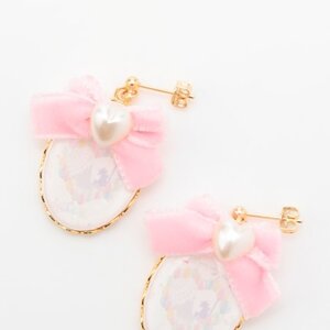 Swankiss Cameo Earrings