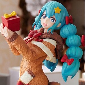 Hatsune Miku: Winter 2022 Ver. Super Premium Figure