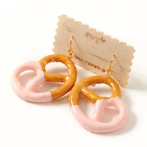 gargle Pretzel Earrings Strawberry
