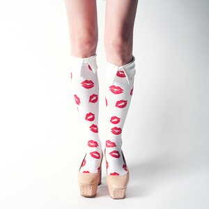 ERIMAKI SOX Lip High Socks White