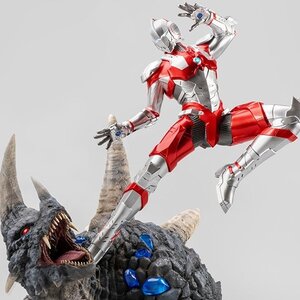 Ultraman vs Black King 1/4 Scale Statue [Pre-order]