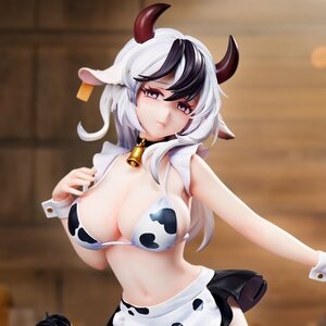 Milk Girls: Black and White Ver. 1/6 Scale Figure [Pre-order]