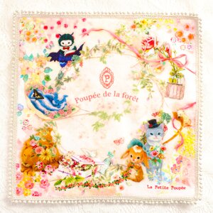 Lunchtime in the Poupée Forest Lace Towel - Pink