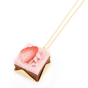 Q-pot. Strawberry Chocolate Petit Cake Necklace
