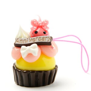 Mini-Size Hoppe-chan on Cupcake Strap