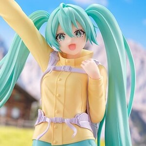 Hatsune Miku Holiday Memories Mountain Climbing Non-Scale Figure