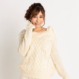LIZ LISA V-Neck Knit Pullover wtih Bows White