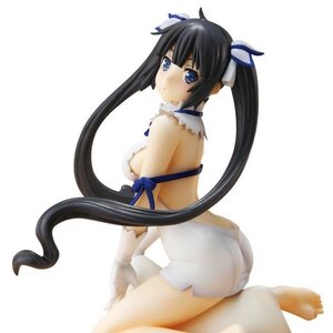 Is It Wrong to Try to Pick Up Girls in a Dungeon? Hestia Figure