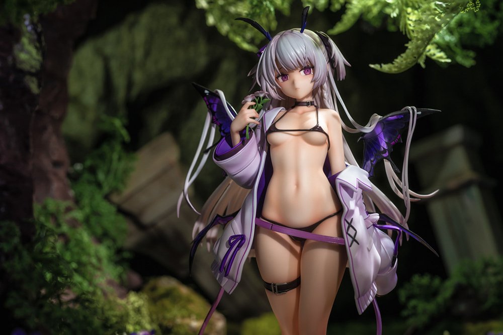 Petunia: Deluxe Edition 1/7 Scale Figure w/ Bonus Tapestry - Tokyo