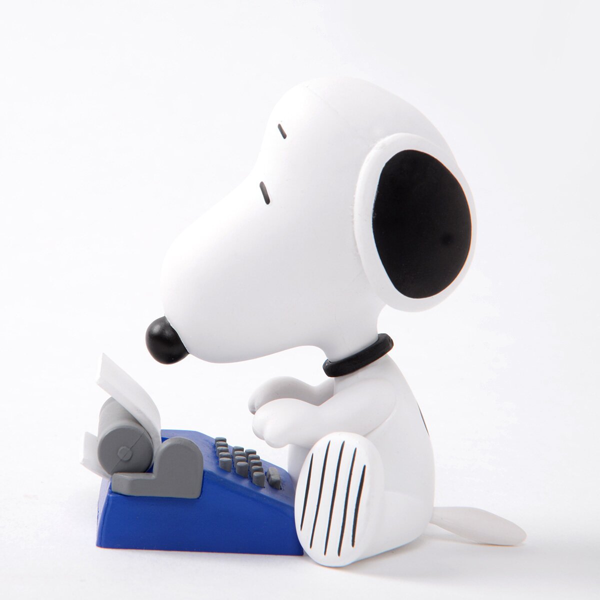 Ultra Detail Figure Peanuts Series 4: Great Writer Snoopy