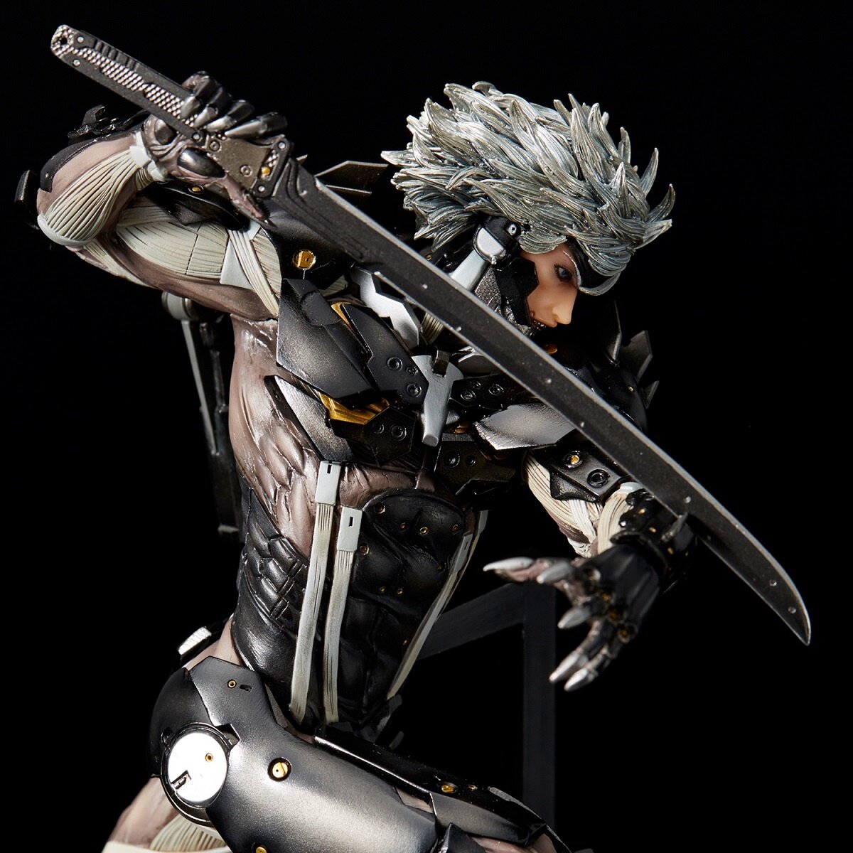 Metal Gear Rising White Raiden Statue to Be SDCC Exclusive