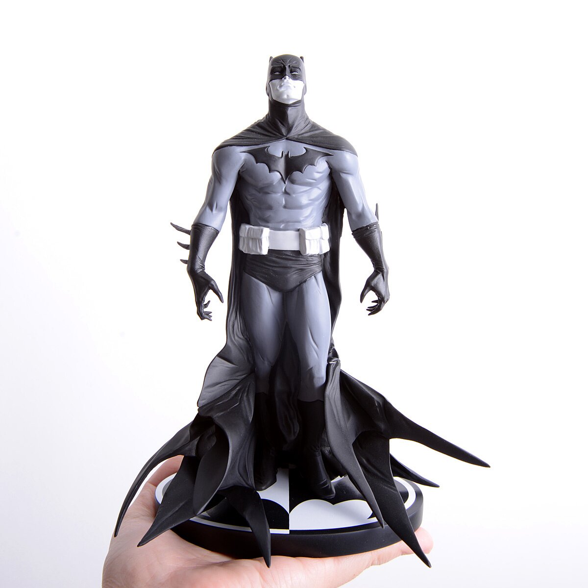 Batman Black & White Statue by Jae Lee