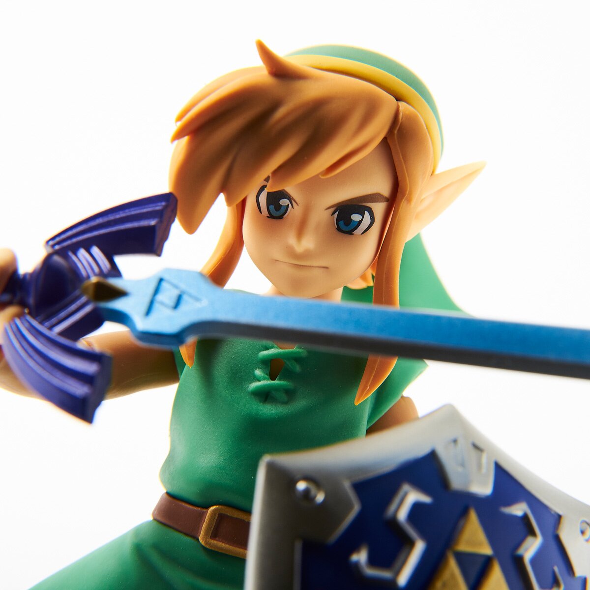  Max Factory The Legend of Zelda: A Link Between Worlds: Link  Figma Action Figure : Toys & Games