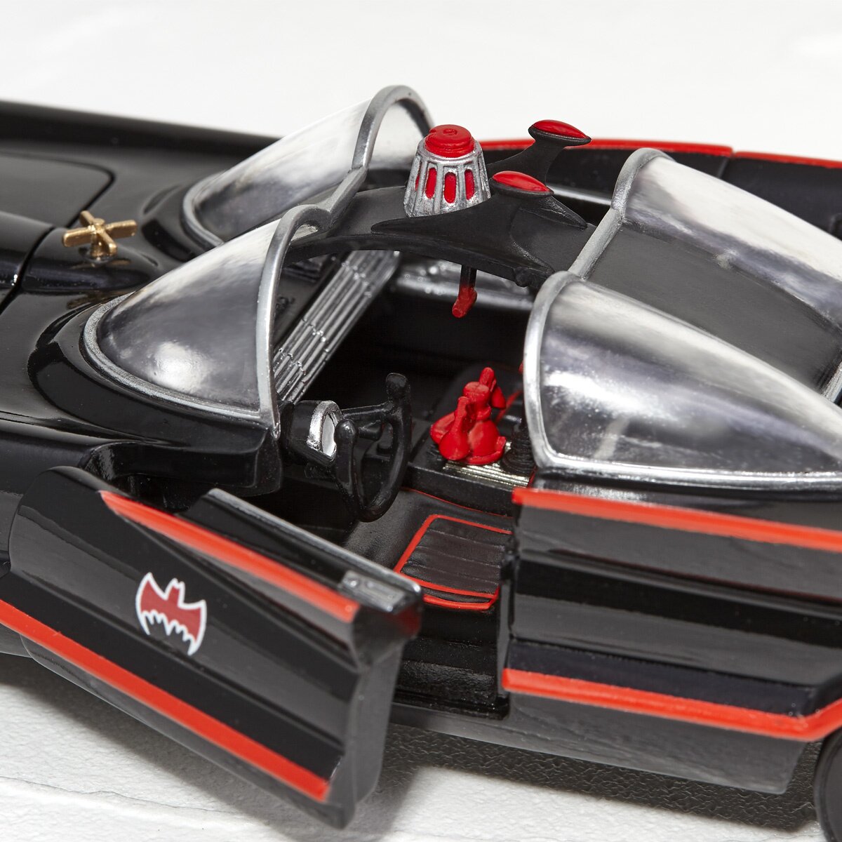 Amazon.com: Kaiyodo Batman 1966 Movie Revo Batmobile PVC
