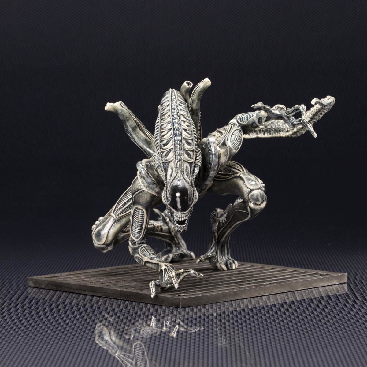 ArtFX+ Alien Warrior Drone Statue