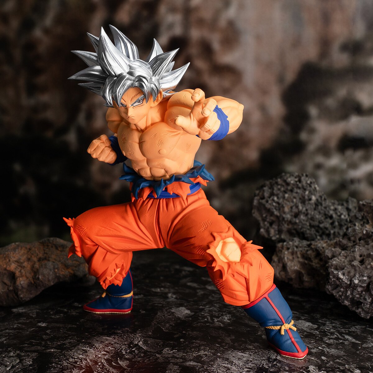 Son Goku Ultra Instinct Action Figure (50 cm)- Dragon Ball