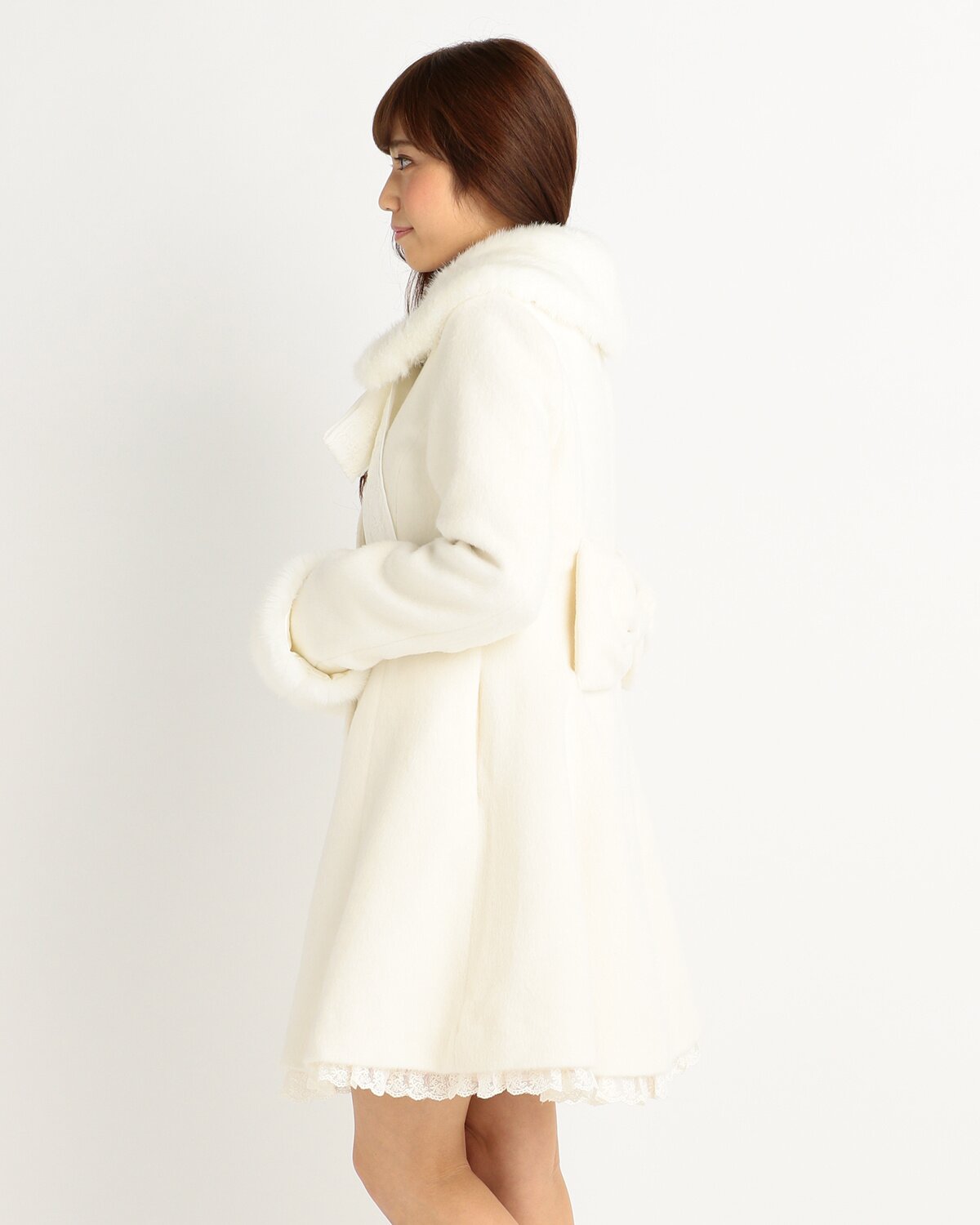 LIZ LISA Elegant Winter Coat w/ Ribbon Brooch: LIZ LISA