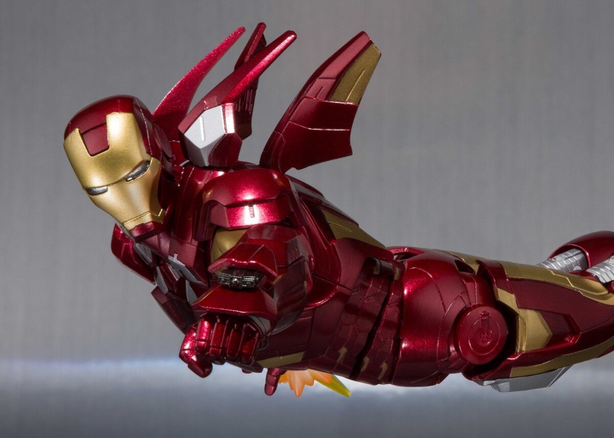 S.H.Figuarts Iron Man Mk-7 w/ Hall of Armor Set