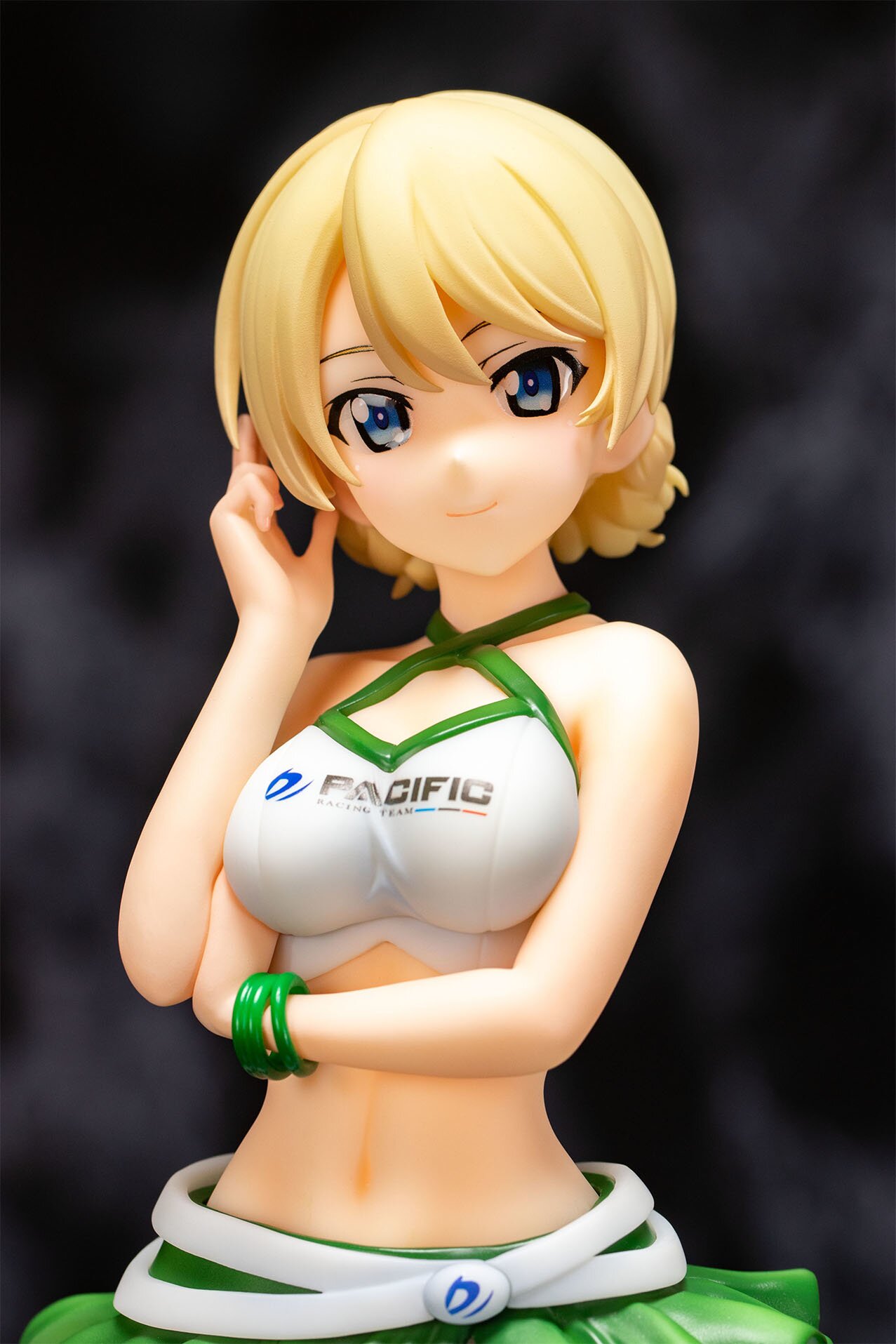 Girls und Panzer x Pacific Darjeeling: Race Queen Ver. 1/5 Scale Figure