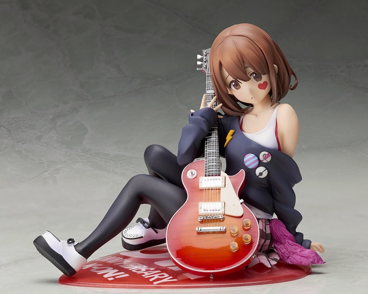 My first real figurine, Yui Hirasawa from K-ON! Puts a smile on my