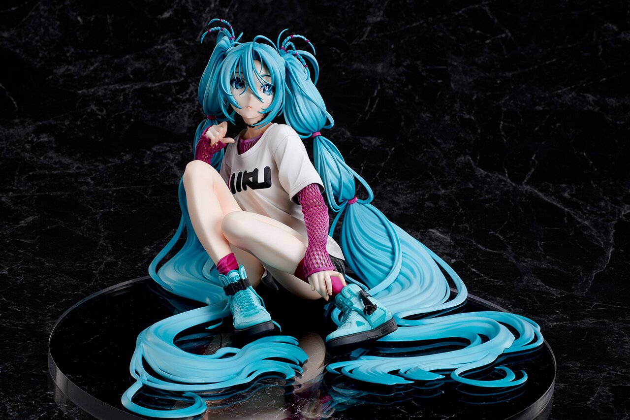 Hatsune Miku x Yoneyama Mai The Latest Street Style 