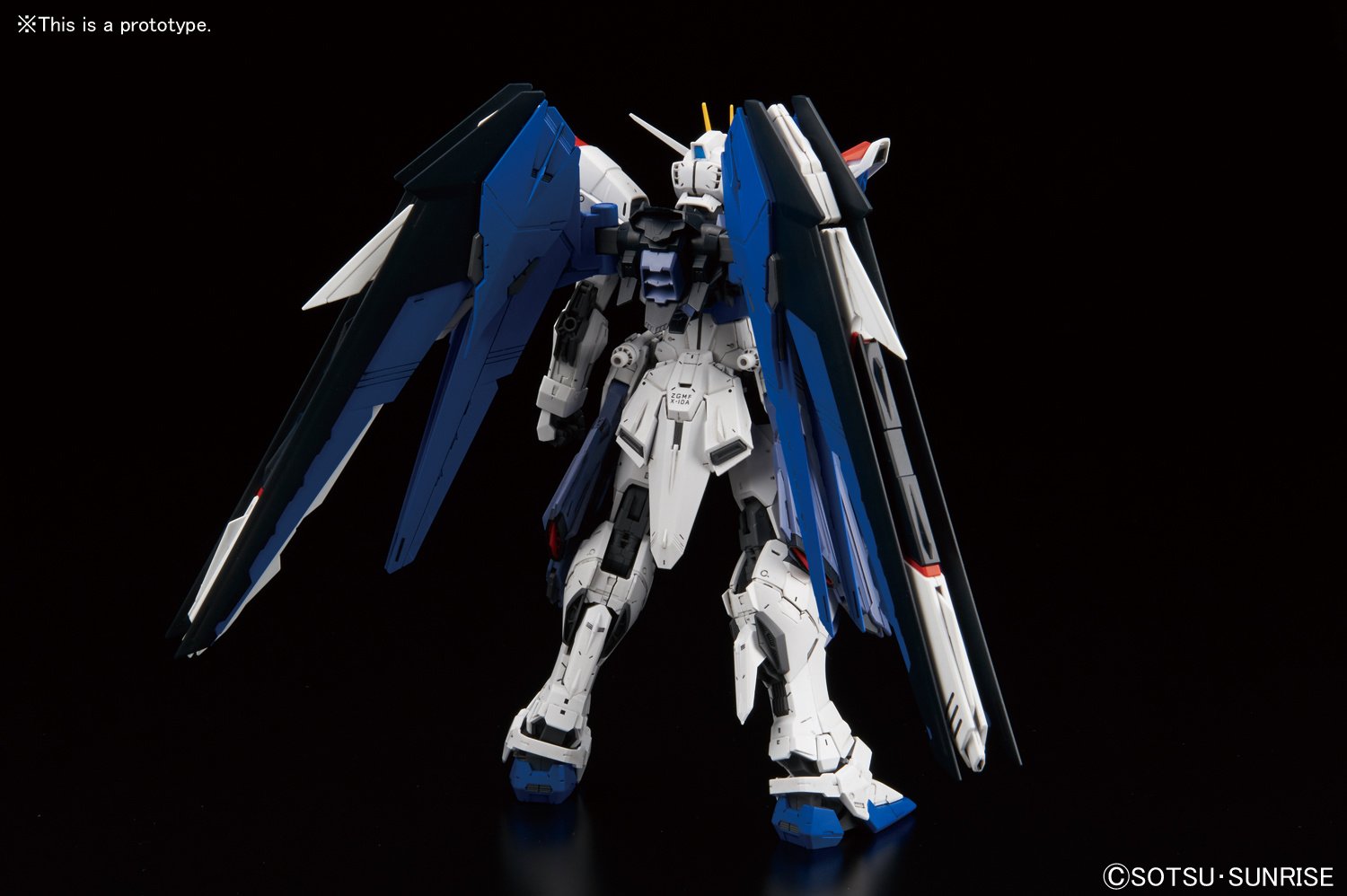 Gundam Seed Freedom Gundam Version 2.0 – Master Grade 1/100, Kit à Monter, Hauteur ~17,8 Cm, Dès 15 Ans