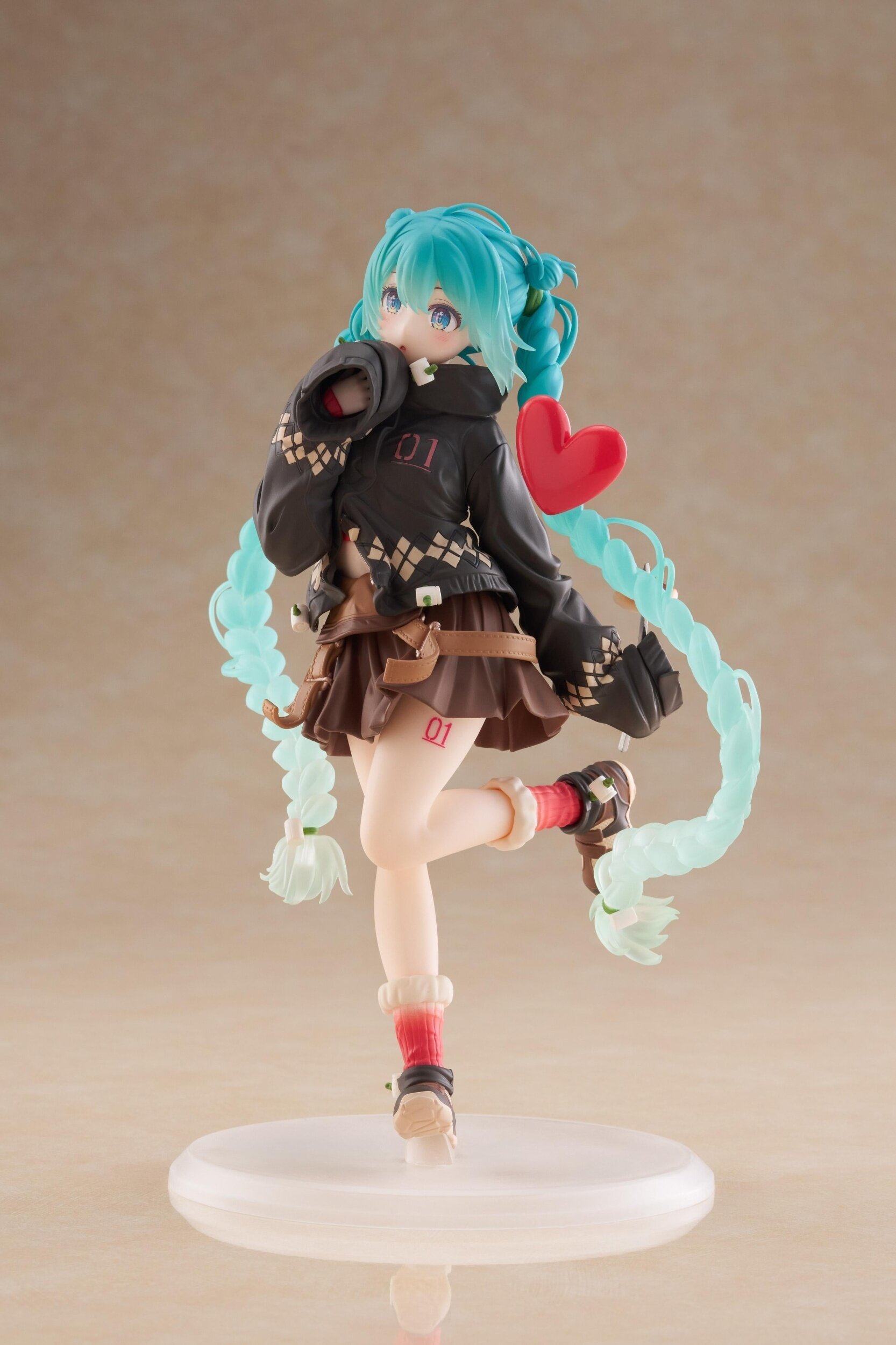 Hatsune Miku Fashion Outdoor Ver. Non-Scale Figure: Taito - Tokyo