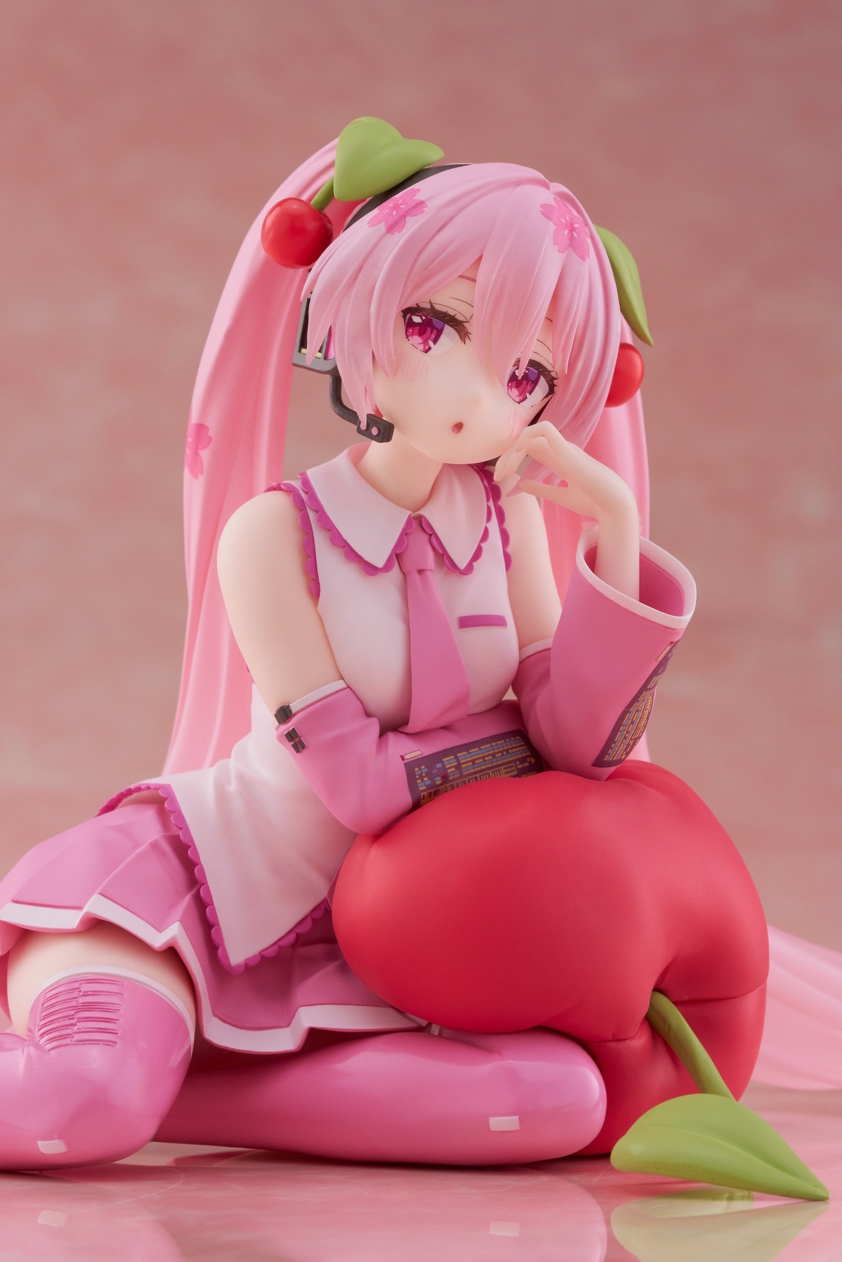 HATSUNE MIKU DESKTOP CUTE FIGURE - CHERRY CUSHION VER. (TAIKURE EXCLUSIVE)