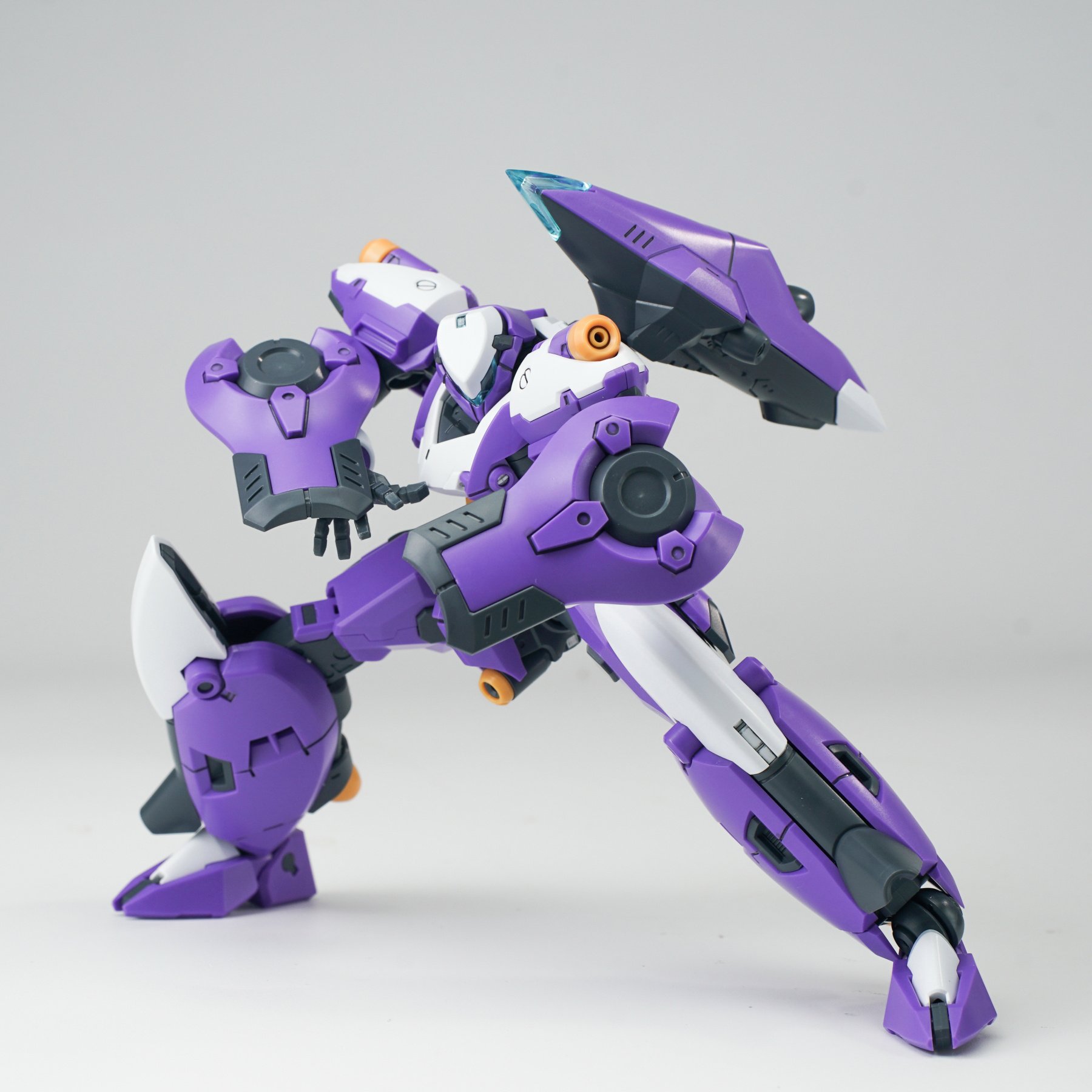 Ultra Action Trooper Series Franz-Α (Purple x White) 1/144 Scale