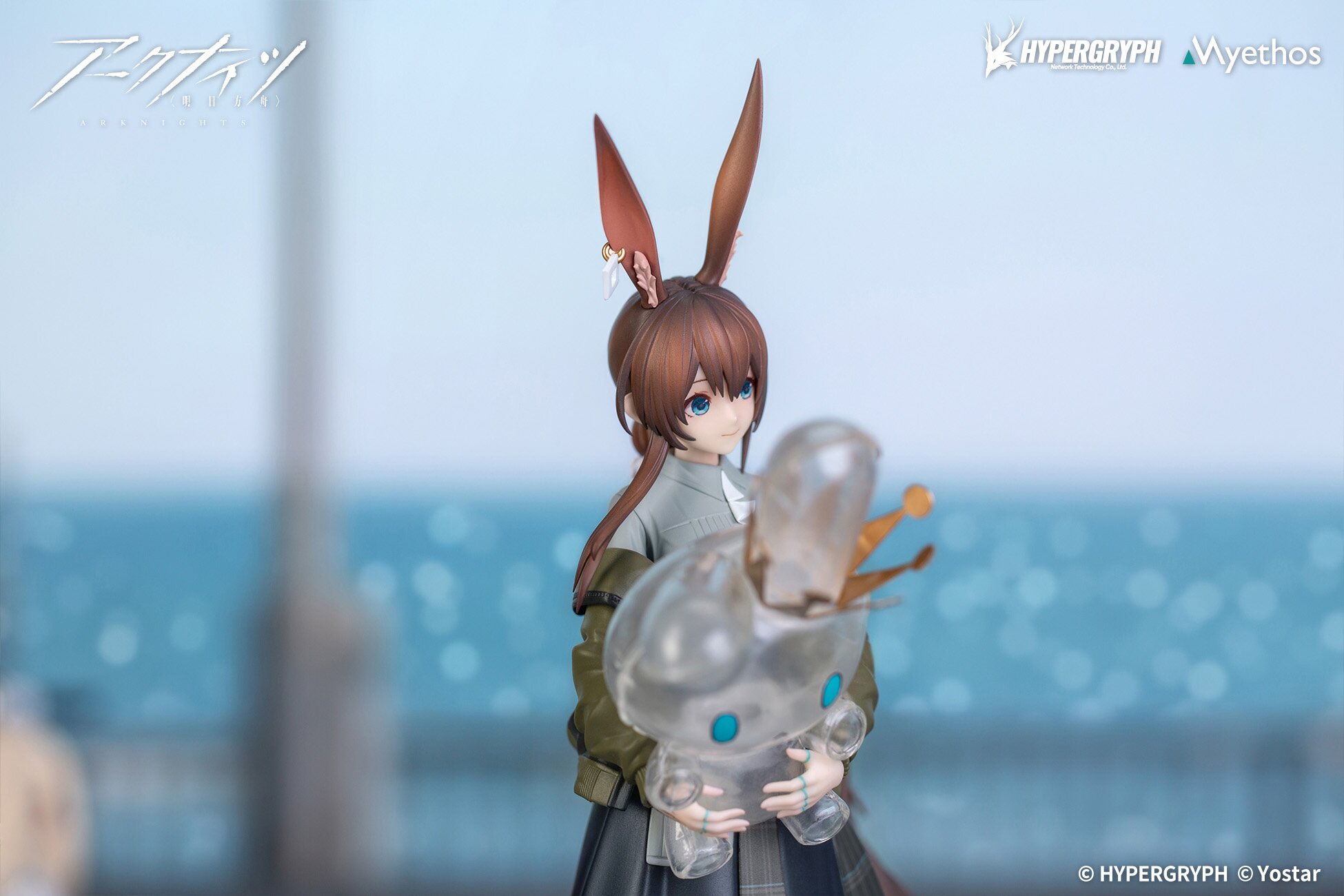 はにかみながらこちらを見つめる姿が愛らしい！『アークナイツ