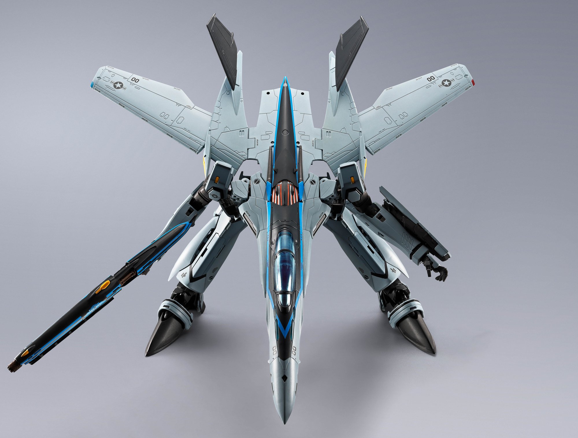 DX Chogokin Macross Frontier x Top Gun: Maverick Collaboration VF