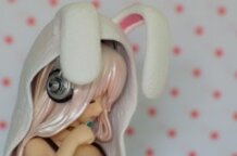 Super Sonico teeth brushing